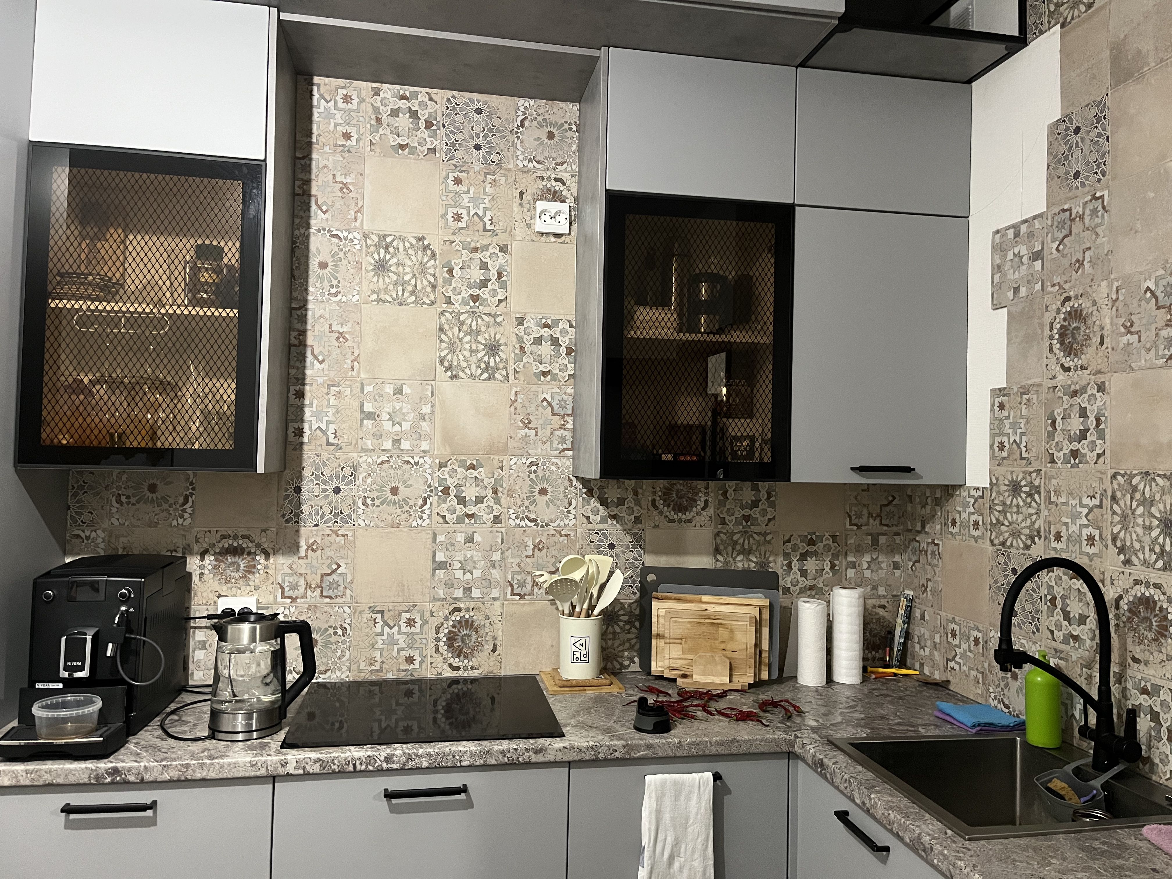 Укладка кухонного фартука