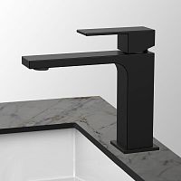 Смеситель Vincea VBF-1C01MB Cube для раковины, черный