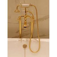 Смеситель Cezares GOLF-VDPS-03,24-Bi для ванны, с ручным душем, напольный, золото 24 карат,ручки белые